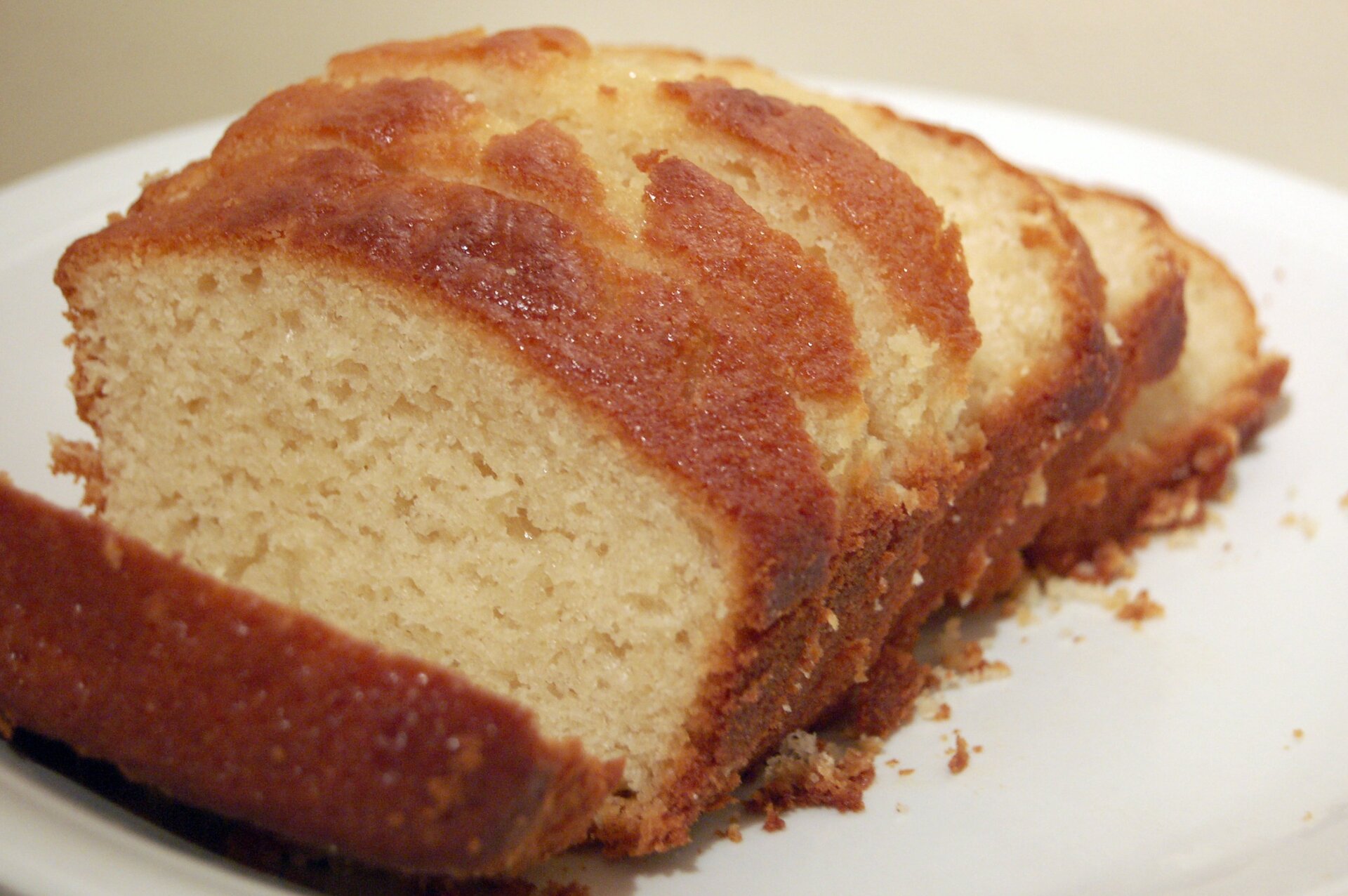 Na zdjęciu przedstawiono ciasto drożdżowe, które swoją konsystencję zawdzięcza fermentacji, której ulegają drożdże. W wyniku tej reakcji powstaje tlenek węgla(IV), spulchniający ciasto.
