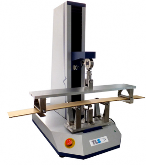 Zdjęcie ukazuje aparat do oznaczania sztywności zginania metodą czteropunktową. Aparat zbudowany jest z uchwytów przesuwnych, komory termicznej, podpory czteropunktowej.