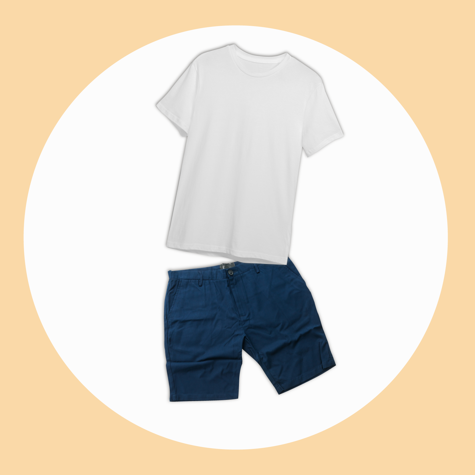 Ilustracja przedstawia białą koszulkę i niebieskie spodenki.