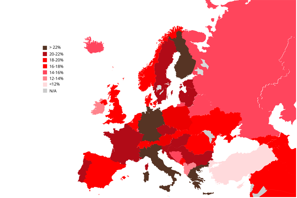 Mapa przedstawia odsetek populacji powyżej 65. roku życia w Europie w 2020 roku. Obszary gdzie wynosił on ponad 22% to: Finlandia, Niemcy, Włochy, Grecja. Obszary gdzie wynosił on mniej niż 12% to: Turcja. W Polsce wynosił on 18‑20%. 