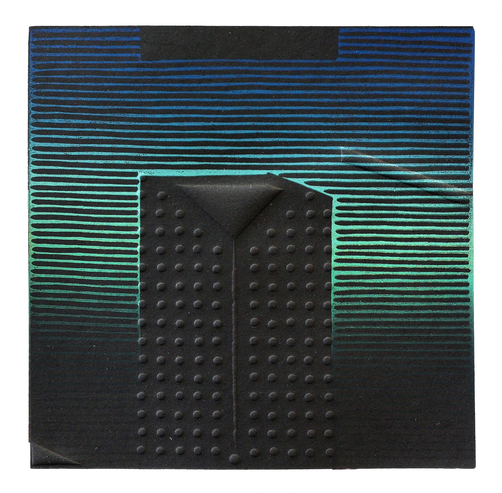 Ilustracja przedstawia obraz Marka Basiula „Lux intenebris III” czyli "Światło w ciemności". Ukazuje czarny prostokąt z wypukłymi punktami i trójkątem u góry. Figura sprawia wrażenie bryłowatości poprzez ścięcie prawego górnego rogu. Tłem są czarno‑niebieskie, poziome pasy.