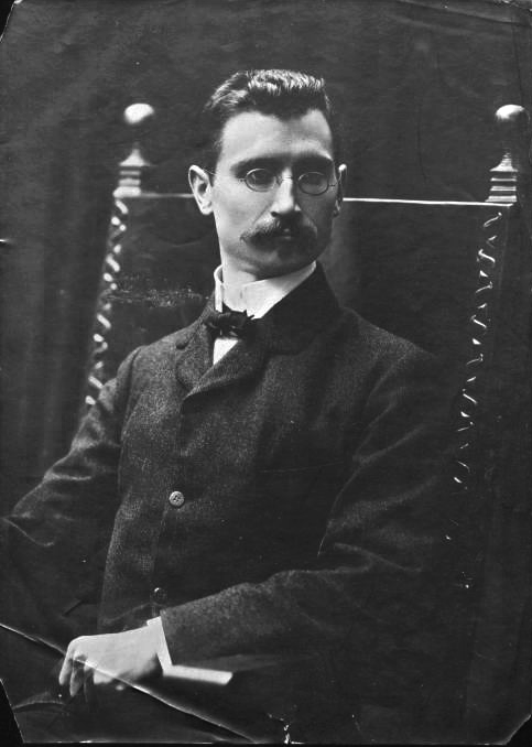 Fotografia czarno-biała przedstawiająca Romualda Traugutta.