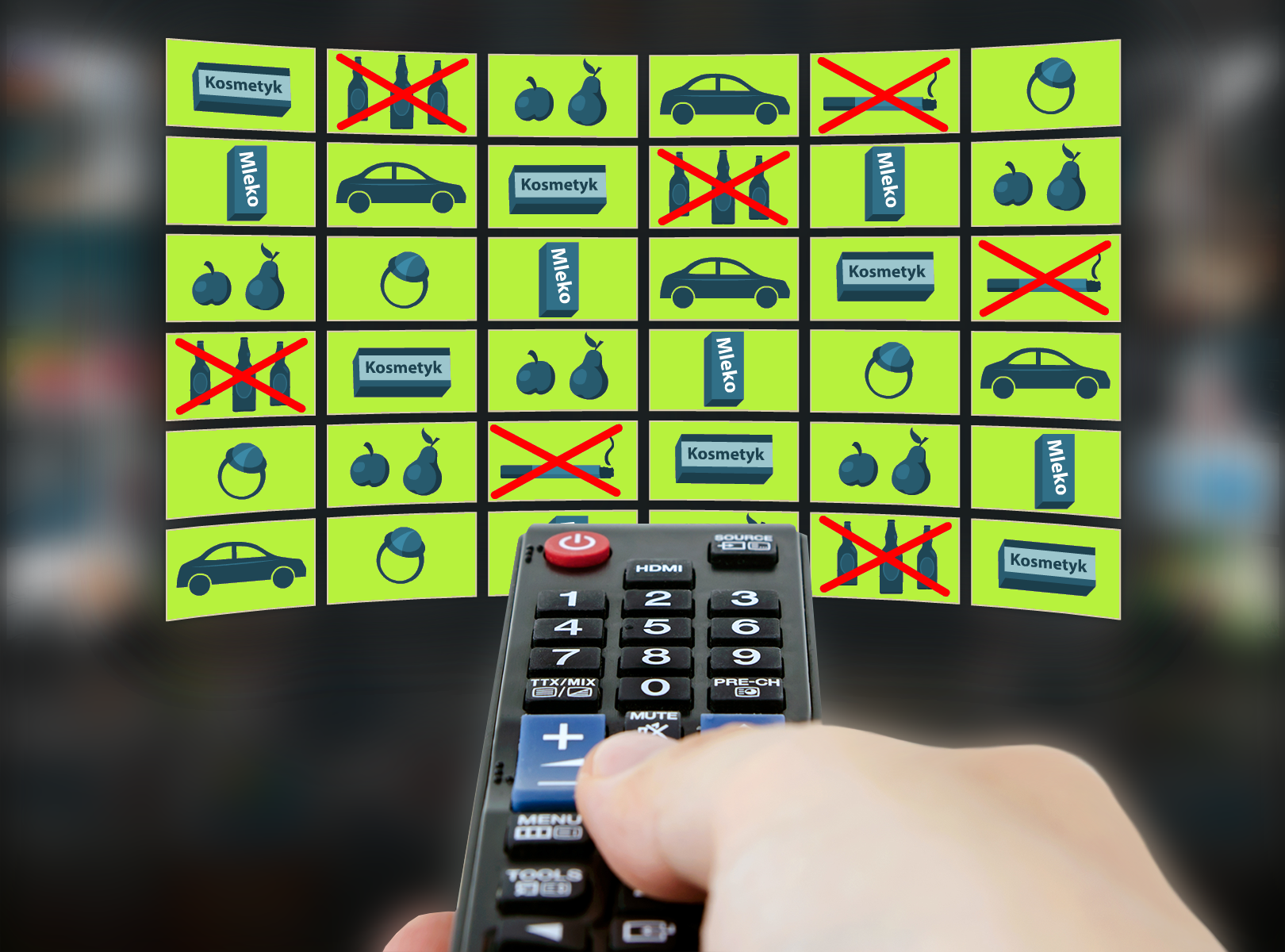Zdjęcie przedstawia dłoń trzymającą pilota od telewizora skierowanego w ekran, na którym widać umieszczone w prostokątach różne produkty: kosmetyk, mleko, samochód owoce, biżuterię oraz przekreślone czerwonym znakiem "X" butelki z alkoholem oraz papierosy.