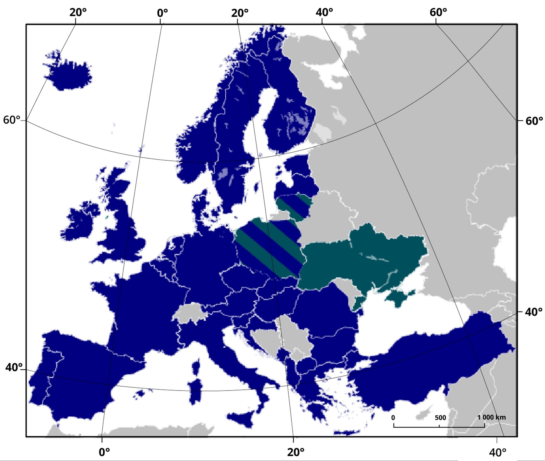 Mapa polityczna Europy. Kolorem granatowym oznaczono państwa Unii Europejskiej. Kolorem szaroniebieskim Ukrainę (jako członka Trójkąta Lubelskiego), a Polskę i Litwę granatowymi i szaroniebieskimi pasami (jako kraje członkowskie UE i Trójkąta Lubelskiego).