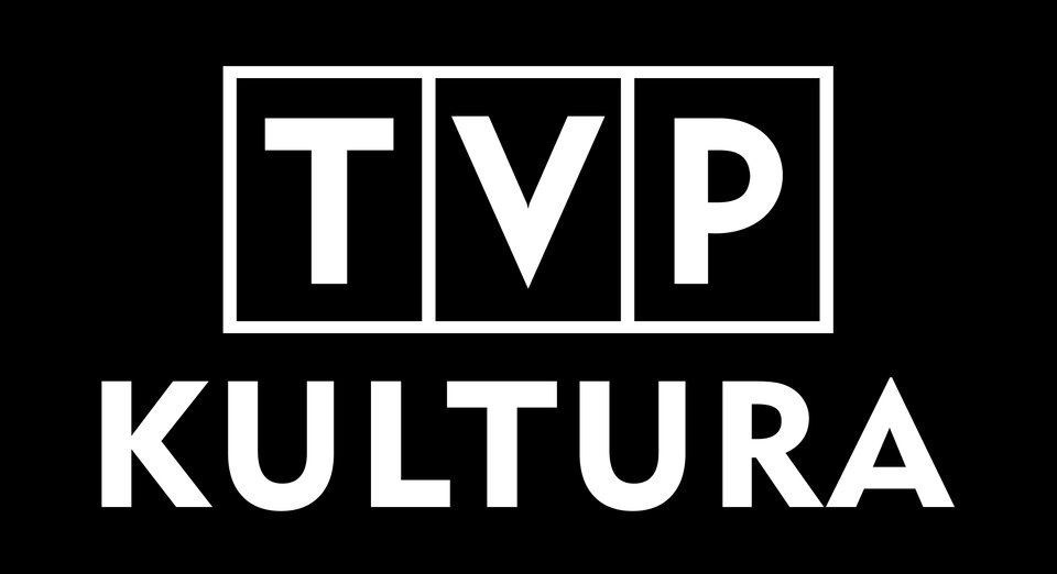 Ilustracja przedstawia logo TVP Kultura, jest to pierwszy kanał tematyczny Telewizji Polskiej, poświęcony w całości tematyce kulturalnej (prezentuje film, teatr, muzykę, sztukę i literaturę). Logo TVP, pod nim napis „KULTURA” na czarnym tle.