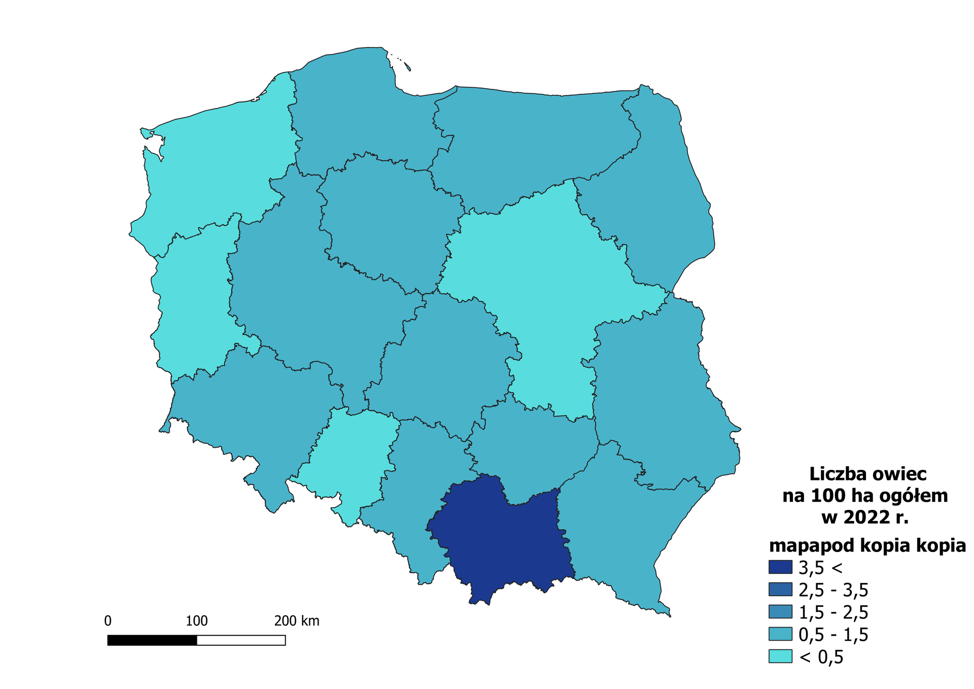 Mapa przedstawia liczbę sztuk owiec na 100 ha ogółem w podziale na województwa. Największa liczba oznaczona kolorem granatowym w przedziale od 3,9 do 13,95 sztuk owiec w województwach małopolskim i śląskim. W przedziale 1,8‑3,9 sztuk oznaczonym kolorem ciemnoniebieskim były województwa lubuskie, pomorskie, podlaskie i podkarpackie. W następnym przedziale od 1,37 do 1,8 oznaczonym kolorem niebieskim były województwa warmińsko‑mazurskie, łódzkie i świętokrzyskie. W przedziale 0,96 do 1,37 sztuk oznaczonym kolorem jasnoniebieskim były województwa zachodniopomorskie, kujawsko‑pomorskie, wielkopolskie, dolnośląskie i lubelskie. W przedziale od 0,41 do 0,96 oznaczonym najjaśniejszym kolorem były województwa opolskie i mazowieckie.