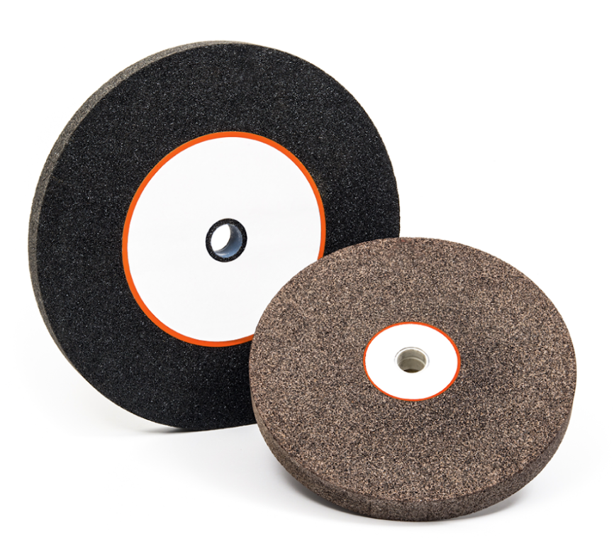 Ilustracja przedstawia dwie ściernice. To okrągłe tarcze o różnej średnicy i pokryte różnej grubości materiałem ściernym.