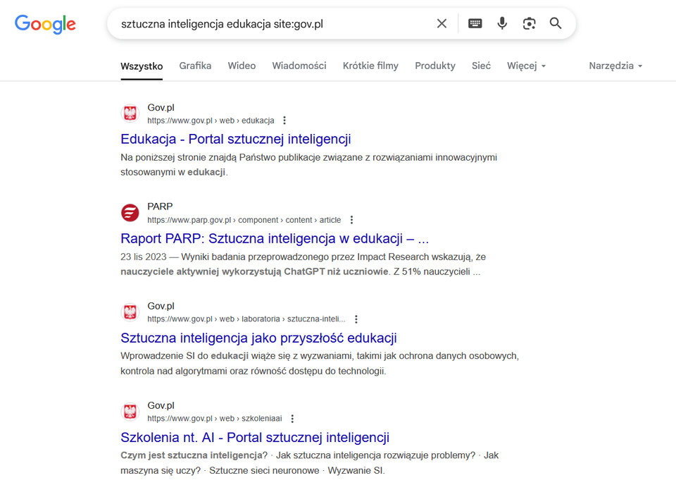 Grafika przedstawia okno wyszukiwarki internetowej zlistą stron www.