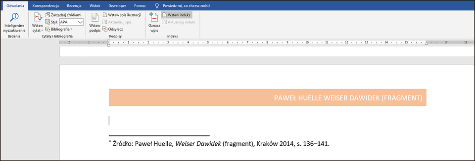Zrzut ekranu z programu Word. Z paska kart wybrano Odwołania. Następnie w pasku z narzędziami zaznaczona jest opcja Wstaw indeks. W obszarze roboczym znajduje się fragment strony zawierający nagłówek i przypis.