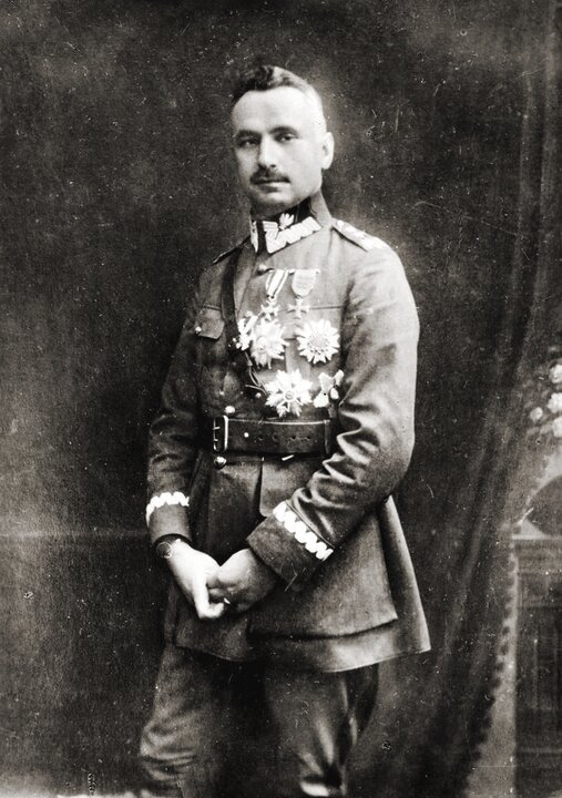 Fotografia przedstawia portret generała Kazimierza Sosnowskiego.