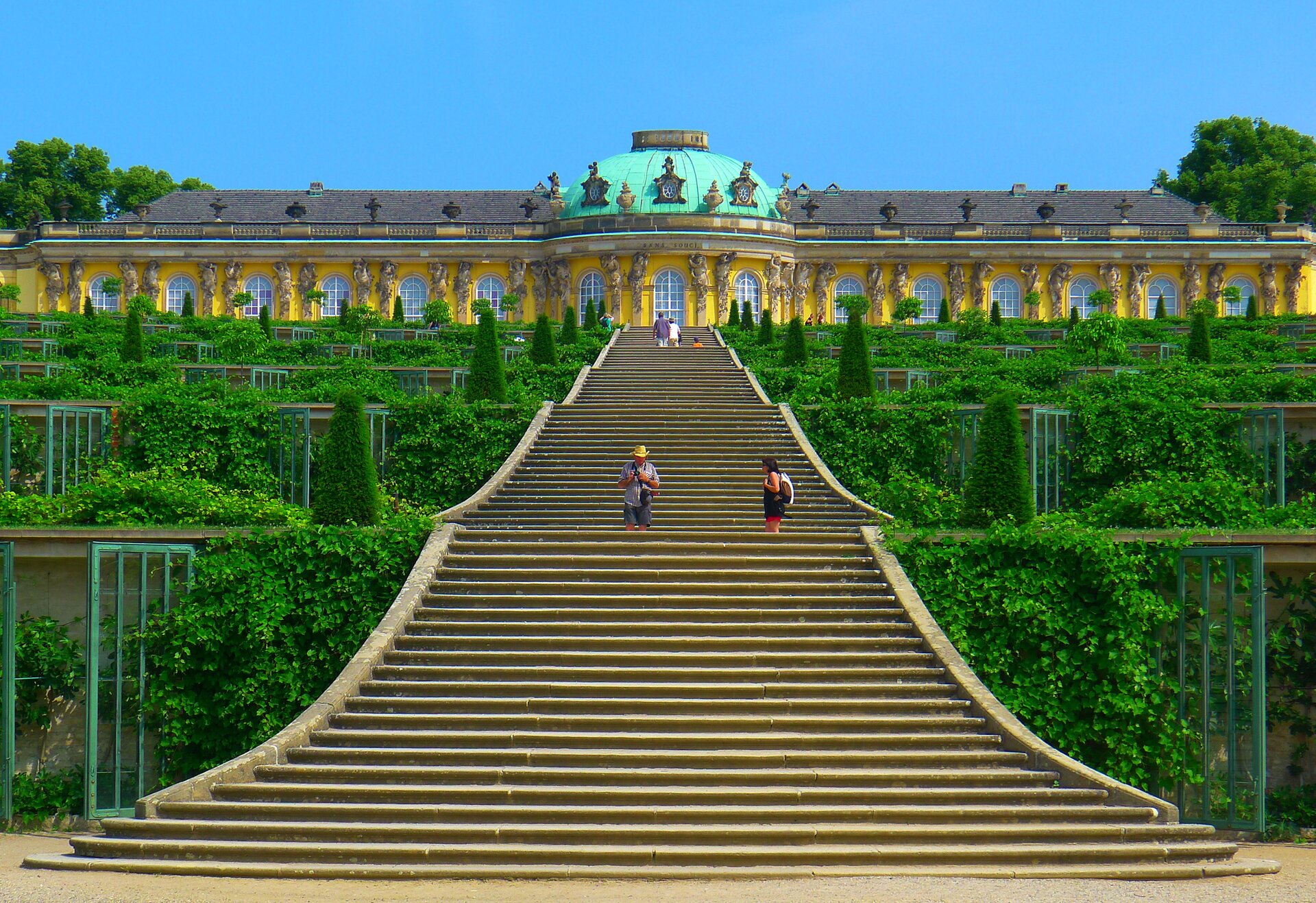 Ogród w Sanssouci: Pałac królewski w Poczdamie Ogród w Sanssouci: Pałac królewski w Poczdamie Źródło: Mbzt, Wikimedia Commons, licencja: CC BY-SA 3.0.