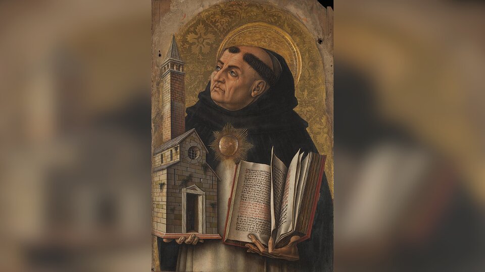 Obraz przedstawia portret starszego mężczyzny. Mężczyzna jest w mnisim habicie. Pelerynę ma spiętą złotą broszą. Ma częściowo nasunięty na głowę kaptur. Twarz mężczyzny jest pokryta zmarszczkami. Jego oczy są ciemne, wyraziste, a noc wydatny. Mężczyzna trzyma w prawej ręce model budynku kościelnego. W lewej ręce otwartą księgę, zapisaną odręcznie.