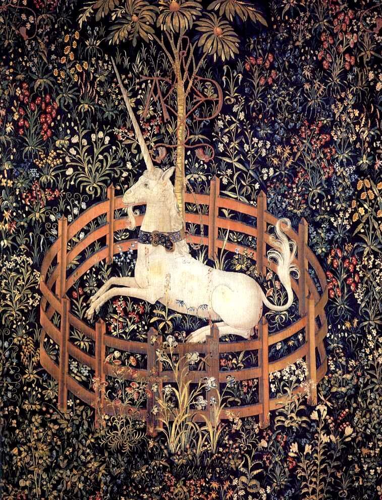 The Unicorn in Captivity Źródło: The Unicorn in Captivity, ok. 1495–1505, srebro, jedwab i pozłacane nici, The Cloisters, domena publiczna.