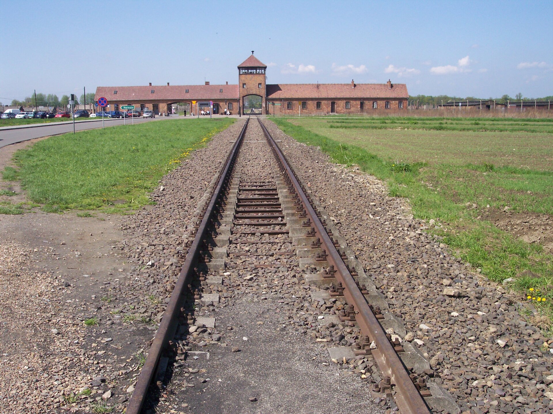 Auschwitz II Birkenau (zdjęcie współczesne) Auschwitz II Birkenau (zdjęcie współczesne) Źródło: Pimke, licencja: CC BY 2.5.