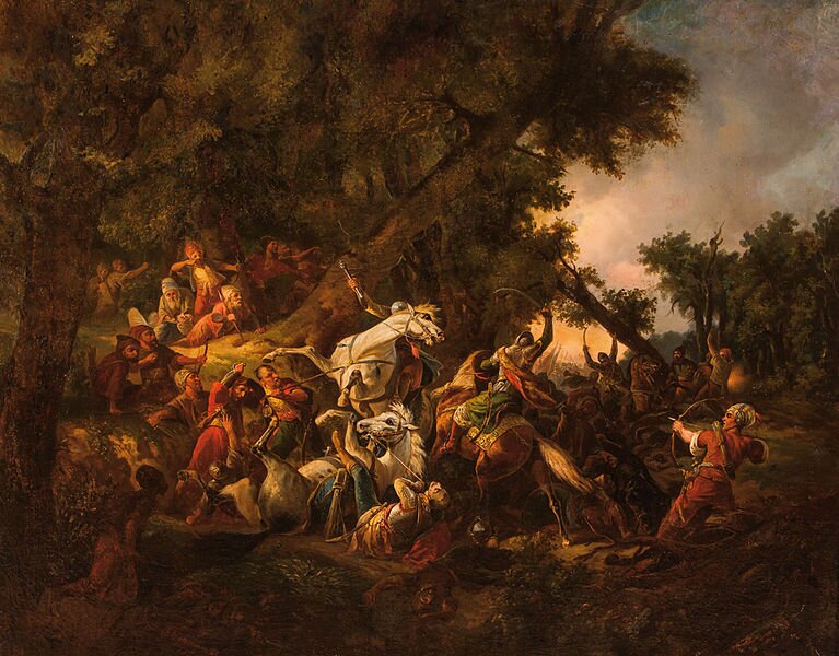 Obraz przedstawia scenę batalistyczną rozgrywającą się w lesie. W zasadzkę wpadają jadący konno żołnierze. Są atakowani ze wszystkich stron przez piechurów z łukami i szablami. Trwa zażarta walka.  Na polanie widoczna jest scena walki. Widoczni są wojownicy z kuszami, którzy uśmiercają zebranych tam mężczyzn. Jedne z nich ma przebitą strzałą szyję i leży na ziemi. Obok niego leży przewrócony koń. Obok wojownik na koniu broni się przed atakiem, ma w uniesionej ręce szablę. Nieopodal za krzewami i drzewami skrywają się inni mężczyźni. 