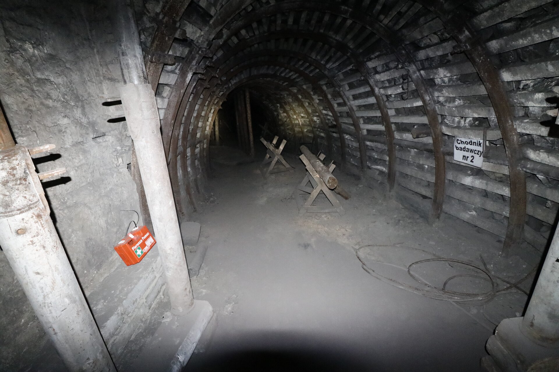 Obudowa stalowa podatna (ŁP) oraz stojaki cierne typu Valent