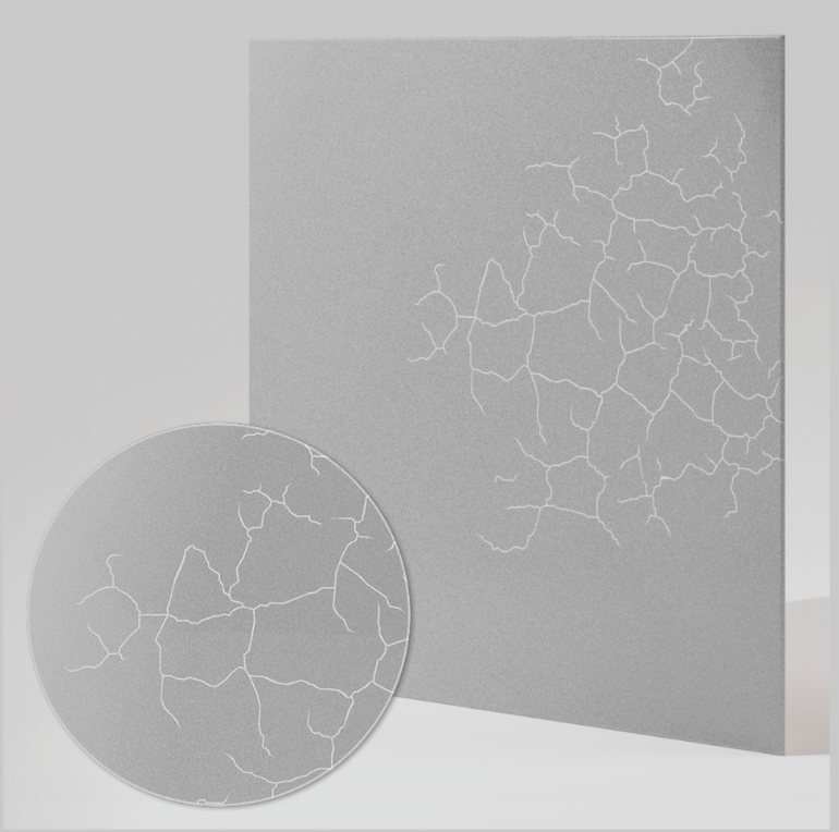 Ilustracja przedstawia kwadratową płytkę, na której widoczne są pęknięcia w postaci drobnych pajęczyn. 