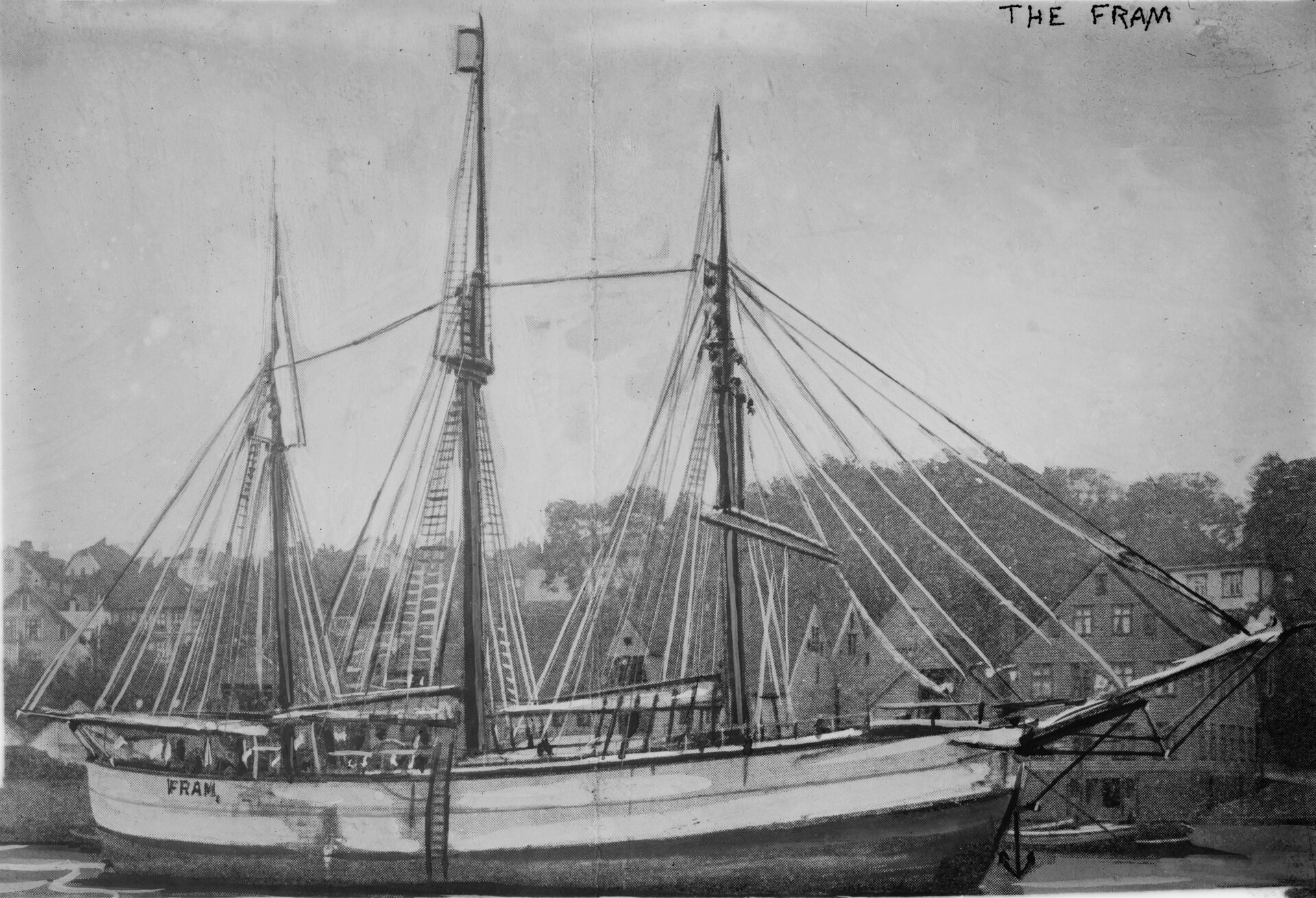 Na zdjęciu statek, żaglowiec z opuszczonymi żaglami.