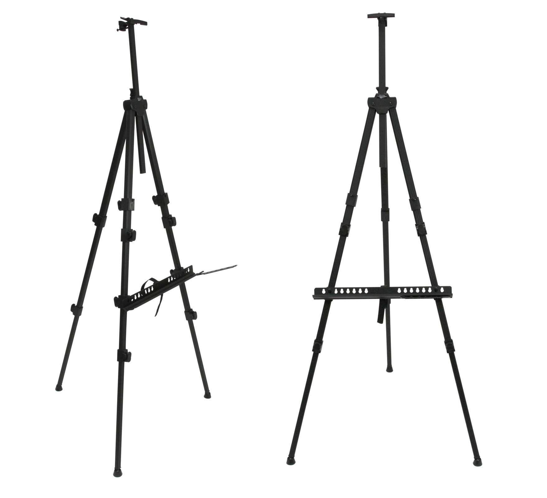 Fotografia przedstawia widok na czarną sztalugę aluminiową. Przyrząd ma trzy nogi, do których został przymocowany poziomy stelaż na płótno. W budowie cienkiej sztalugi zauważalne są grubsze elementy pozwalające na regulację wysokości oraz złożenie sztalugi. Na górze sztalugi znajduje się pionowy element do mocowania płótna na stelażu. Sztaluga widoczna jest w dwóch rzutach - bokiem oraz na wprost. Tło jest białe.