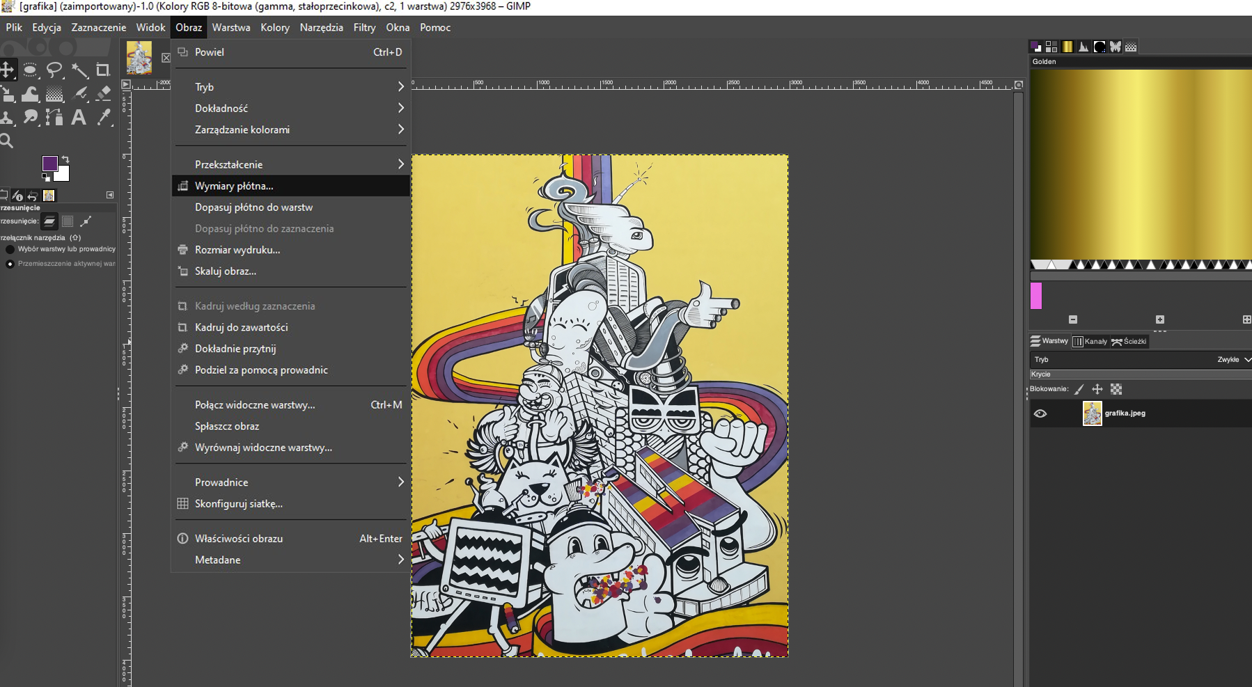Ilustracja przedstawia okno programu. Z menu wybrano opcję Obraz. Z listy wybrano: Wymiary płótna. W obszarze roboczym jest grafika. Grafika przedstawia abstrakcyjne postacie, między innymi przypominają klauna, kota, telewizor z rękami i nogami, spray z oczami i otwartymi ustami, budynek z oczami. Pomiędzy postaciami z góry na dół ilustracji biegnie wstęga z kolorowych pasków. Postacie są czarno‑białe. Tło jest żółte. Po prawej stronie jest panel. W jego górnej części jest obszar w odcieniach koloru złotego. Nad obszarem napis Golden. Poniżej jest opcja dotycząca warstw. Przy ikonie oka jest miniatura obrazka z obszaru roboczego. Obok napis: grafika.jpeg.    