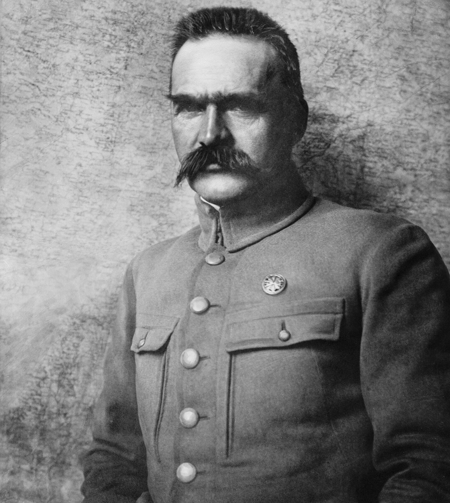 Józef Piłsudski Józef Piłsudski Źródło: K. Pęcherski, 1910–1920, fotografia archiwalna, domena publiczna.