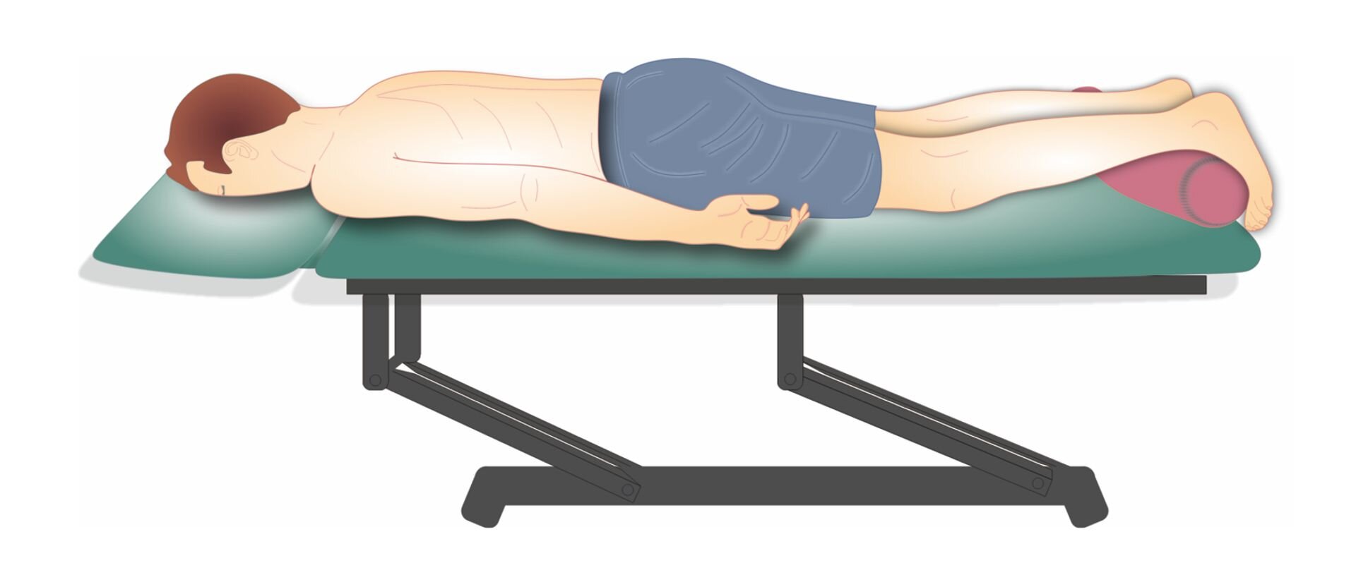 Grafika pod tytułem pozycja leżenia przodem. Grafika przedstawia człowieka leżacego na brzuchu na stole do masażu, pod kostkami pacjenta znajduje się wałek.