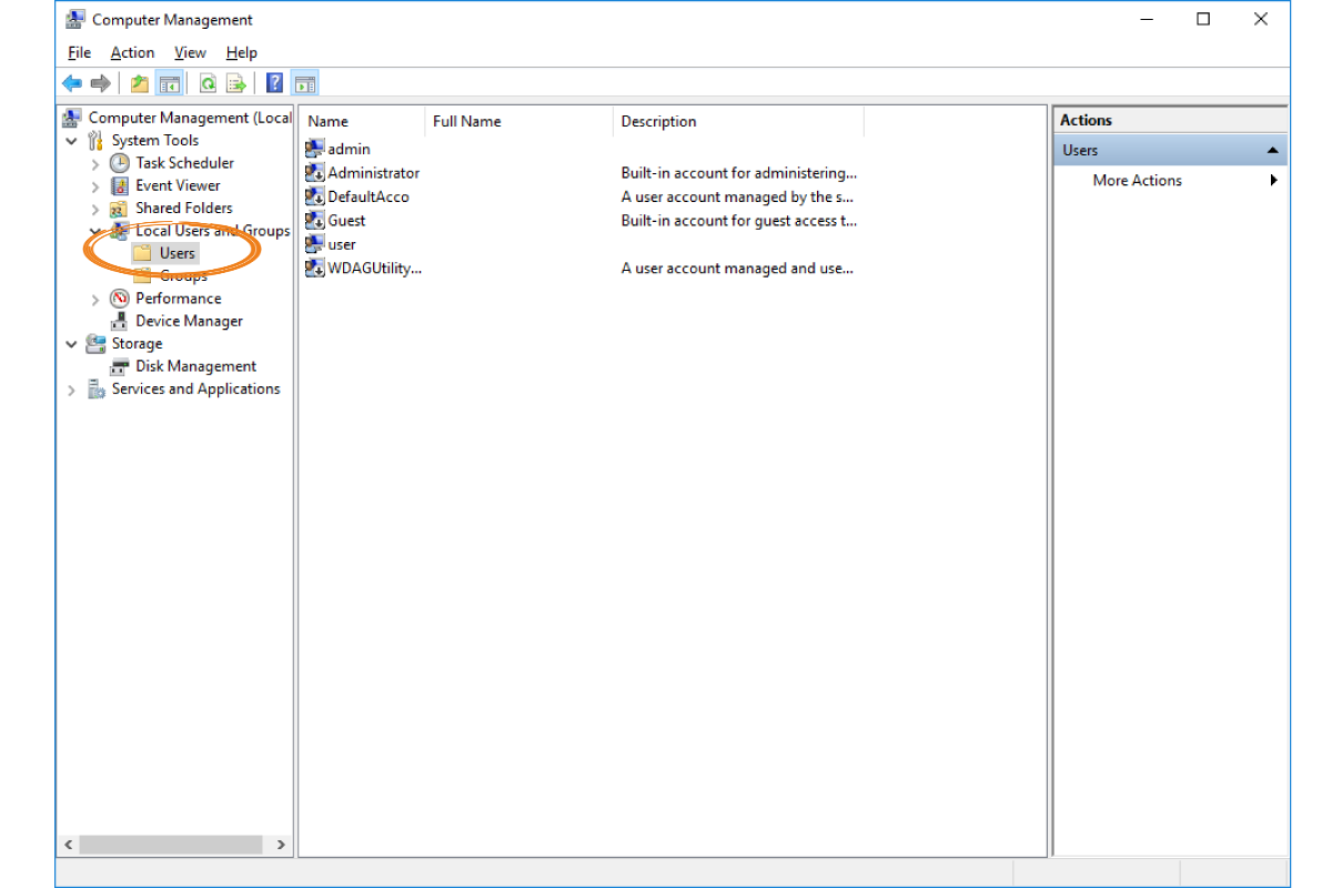 Zrzut ekranu z formatki Computer Management. Zaznaczeni są Users (użytkownicy). W środkowej części wyświetleni są użytkownicy komputera: admin, Administrator, DefaultAccount, Guest, user, WDAGUtilty...