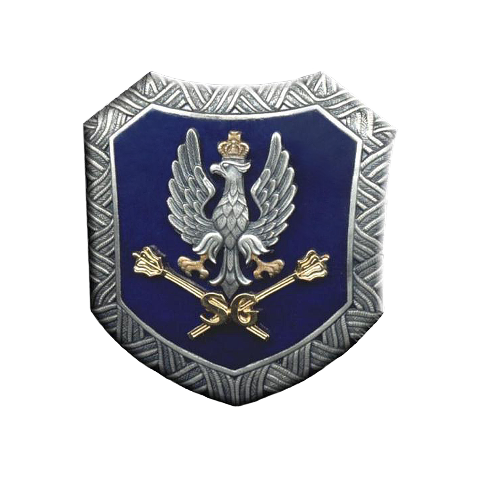 Ilustracja przedstawia logo Sztabu Generalnego Wojska Polskiego wzorowane na godle Polski. Szary orzeł ze skrzydłami wzniesionymi ku górze. Głowa skierowana w lewo. Na głowie złota korona. Na szczycie korony krzyż. Szpony orła w kolorze złotym. Poniżej orła dwa skrzyżowane złote berła. Orzeł i berła na granatowym tle. Całość otacza metalowa, srebrna ramka, wyglądem przypominająca tarczę.