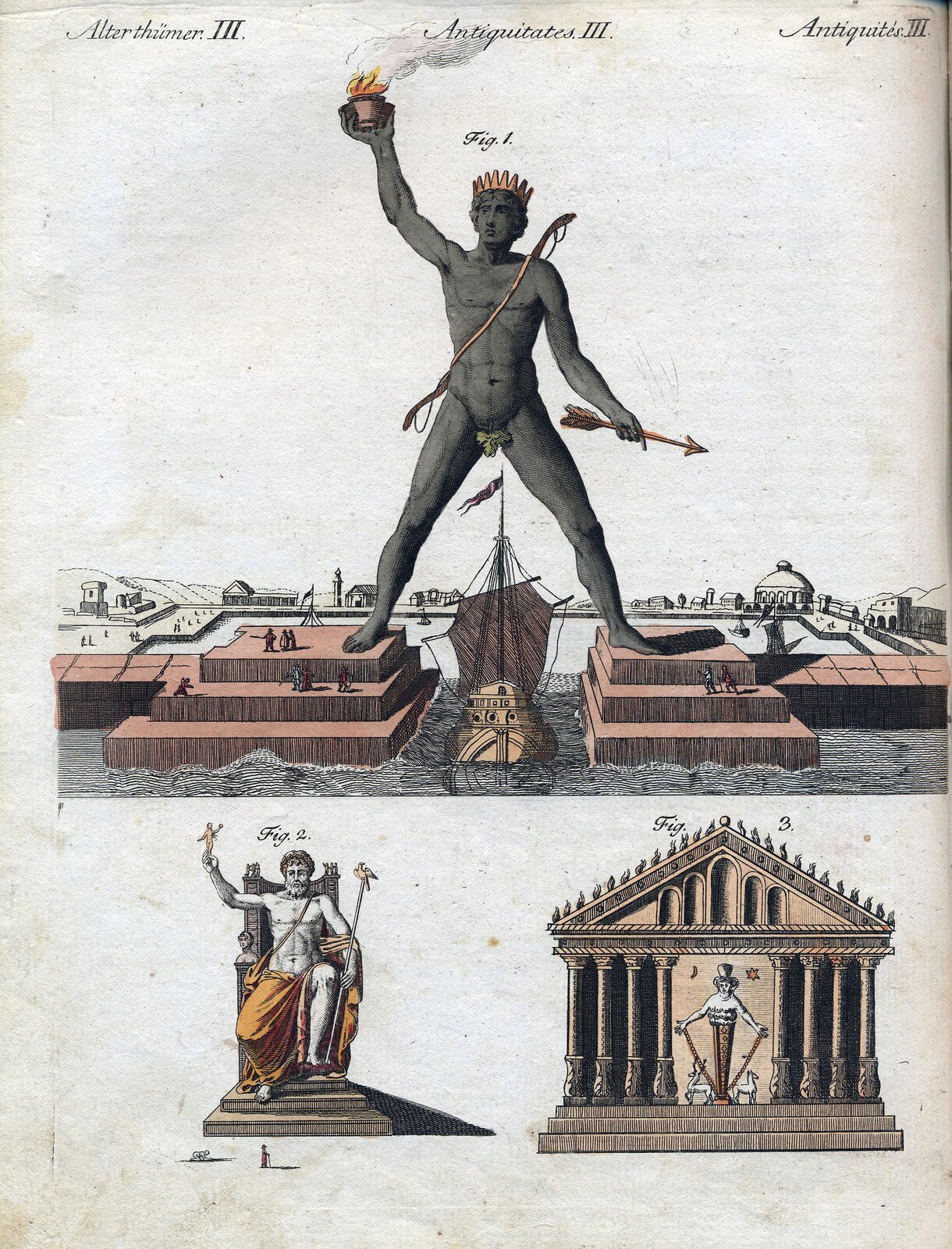 Ilustracja składa się z trzech obrazków. Pierwszy z nich, zajmujący przeważającą, górną część całej ilustracji, przedstawia Kolosa Rodyjskiego. Ukazuje posąg nagiego mężczyzny stojącego w rozkroku, mężczyzna w podniesionej ręce trzyma dymiącą czarę, w drugiej ręce ma strzałę, a na plecach kołczan. Posąg jest tak duży, że między jego nogami przepływają okręty morskie z podniesionymi żaglami. Posąg jest swego rodzaju bramą do portu, stoi nad wodą, jego stopy spoczywają na trzystopniowych tarasach. Wokół Kolosa rozciąga się port wraz z ówczesną infrastrukturą. W tle zabudowania antycznego miasta. Pozostałe dwa obrazki są mniejsze, znajdują się obo siebie i zajmują przestrzeń poniżej obrazka z Kolosem Rodyjskim. Po lewej znajduje się obraz olbrzymiego posągu mężczyzny, siedzącego na wielkim tronie, na trzystopniowym podeście. Jest nagi do pasa, natomiast dolne partie ciała są okryte złotą szatą. Prawą rękę ma uniesioną, trzyma w niej złotą figurkę bogini Nike. W lewej ręce trzyma berło. U stóp posągu stoi postać człowieka. Jest nieporównywalnie mniejsza w stosunku do posągu, co dodatkowo podkreśla jego wielkość. Obok, po prawej stronie jest trzeci obrazek, przedstawiający świątynię ze zdobionymi kolumnami. Pośrodku ukazana jest postać, która nie ma nóg, a zamiast nich jakby filar, który umożliwia jej pionową pozycję. Ma rozłożone ręce, od których poprowadzone są łańcuchy do spodu filaru. Za postacią znajduje się para białych zwierząt.