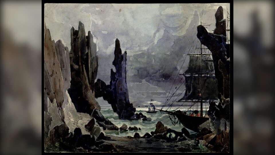 Obraz przedstawia skalistą zatokę na morzu. Po lewej stronie znajdują się wysokie skały. Z morza wystają liczne głazy. Przy brzegu stoi duży żaglowiec.