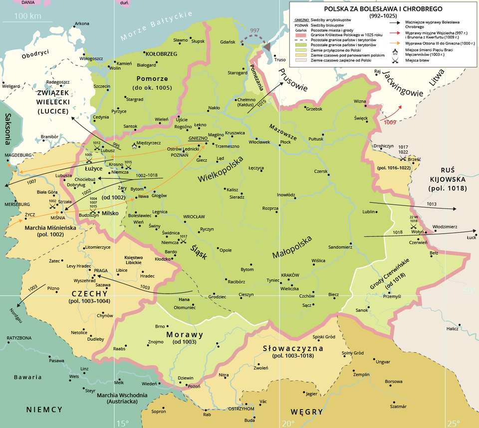 Mapa przedstawia Polskę za Bolesława pierwszego Chrobrego. Królestwo Polskie w 1025 roku obejmowało Gdańsk, Wielkopolskę, Mazowsze, Małopolskę, Łużyce, Morawy, Grody Czerwieńskie. Pomorze do około 1005 roku należało do Polski. Ziemie przyłączone do Polski to Łużyce, Milsko, Morawy od 1003 roku, Grody Czerwieńskie od 1018 roku. Ziemie czasowo pod panowaniem polskim to Marchia Miśnieńska w 1002 roku, Czechy w latach od 1003 do 1004, Słowaczyzna w latach od 1003 do 1018, teren Brześcia w latach od 1016 do 1022. Ważniejsze wyprawy Bolesława Chrobrego. W 995 roku na Związek Wielecki. W 1007 roku z krosna na Niemcy. W latach od 1002 do 1018 na Łużyce i Marchię Miśnieńską. W 1003 roku z Pilzna na Niemcy. W 1003 roku na Pragę. W 1018 roku i w 1013 roku na Ruś Kijowską. W 1015 roku na Prusów. Wyprawy misyjne Wojciecha w 997 roku i Brunona w 1009 roku wyruszyły na Jaćwingów. Wyprawa Ottona trzeciego do Gniezna w 1000 roku miała początek w Niemczech i prowadziła przez Życz, Miśnię, Milsko, Iławę, Głogów do Gniezna i z powrotem przez Ostrów Lednicki i Łużyce do Niemiec. Miejsce śmierci Pięciu Braci Męczenników w 1003 roku to Międzyrzecz.