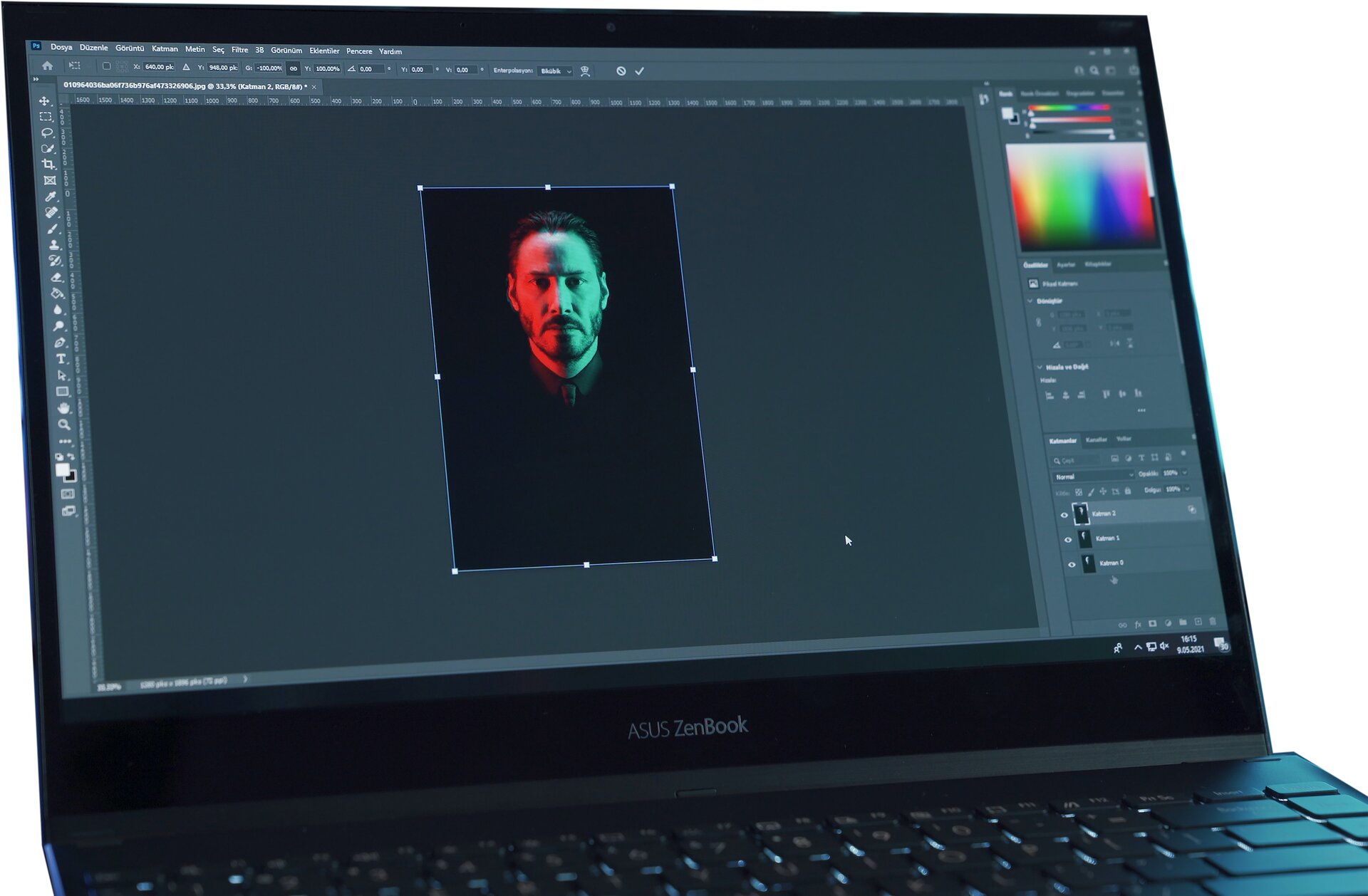 Fotografia przedstawia ekran monitora, na którym widoczny jest otwarty program do edycji obrazu.