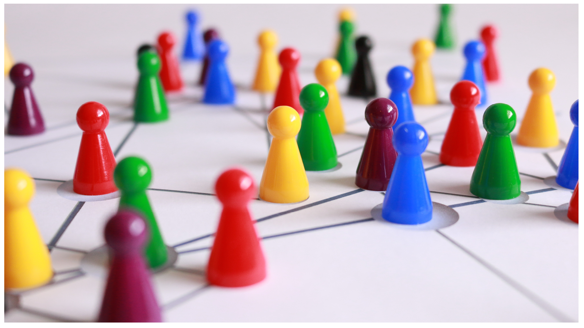 Ilustracja przedstawia pionki na planszy.