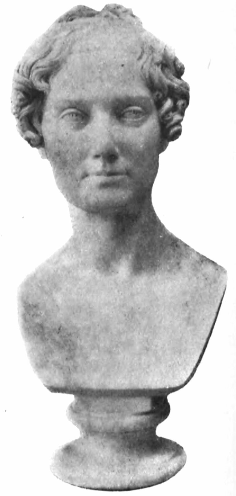 Zdjęcie przedstawia popiersie Marii Szymanowskiej tchnie natomiast atmosferą pewnego schyłku, nostalgii za upływem czasu i nieuchronnością śmierci. Włosy w nieładzie przywołują psychiczne załamanie spowodowane rozwodem artystki. Twarz cierpiąca postarza modelkę, odpycha. 