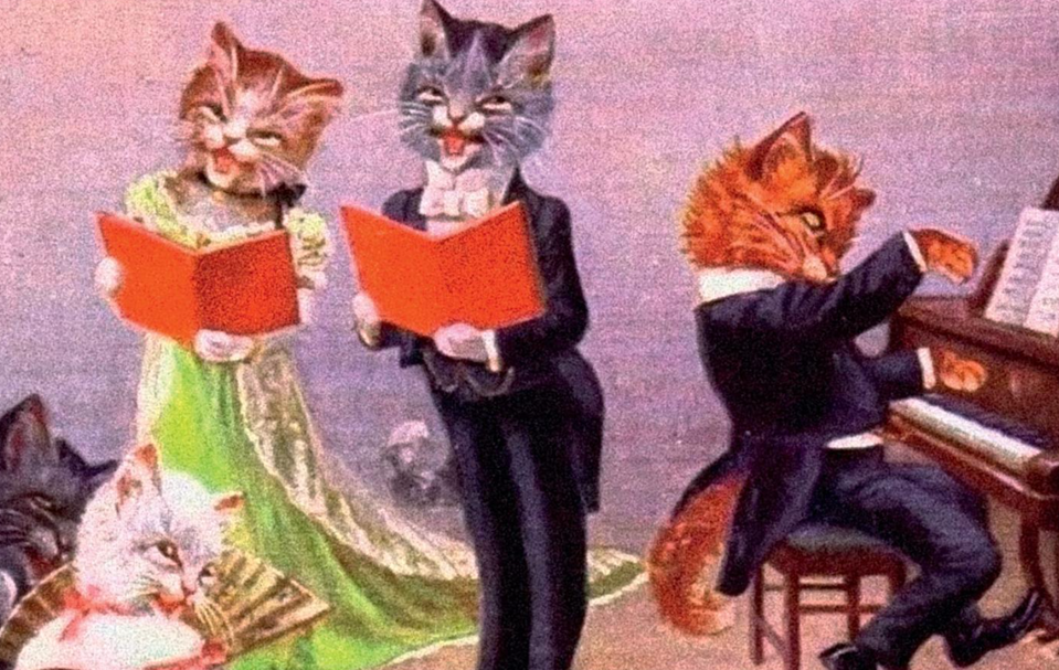 Na ilustracji widoczna jest humorystyczna scena przedstawiająca koty ubrane jak ludzie i zachowujące się jak ludzie, biorące udział w koncercie muzycznym. Po prawej stronie kot o rudym futrze gra energicznie na fortepianie. Ubrany jest w elegancki czarny frak i białą koszulę. Jego wyraz twarzy sugeruje skupienie i zaangażowanie. 
Na środku stoją dwa koty – jeden w sukni balowej w kolorze zielonym, a drugi w czarnym garniturze. Oboje trzymają czerwone śpiewniki i śpiewają, wyglądając na zadowolonych.
U dołu ilustracji, po lewej stronie, siedzi biały kot z wachlarzem, przypominający słuchaczkę lub damę z widowni. Obok niej leży jeszcze jeden ciemny kot, prawdopodobnie śpi lub wypoczywa. 
Całość ma styl retro, przypominający dawne ilustracje z książek dla dzieci lub pocztówki. Obrazek jest kolorowy, pogodny i utrzymany w lekko żartobliwym tonie.
