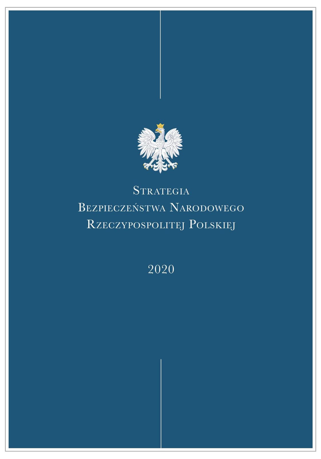 Ilustracja pierwszej strony tytułowej Strategii Bezpieczeństwa Narodowego Rzeczypospolitej Polskiej z 2020 roku. Biały orzeł w złotej koronie na niebieskim tle. Tytuł w kolorze białym.