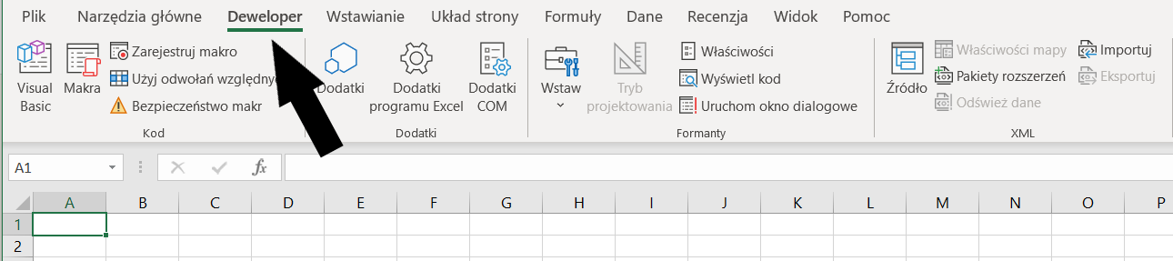 Ilustracja przedstawia arkusz. W menu wskazano czarną strzałką opcję Deweloper. 