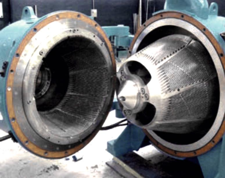 Na zdjęciu przedstawiono młyn stożkowy. Jego wewnętrzną częścią jest stożkowy wirnik (rotor) znajdujący się w stożkowej obudowie (statorze). Oba elementy wyposażone są w noże.