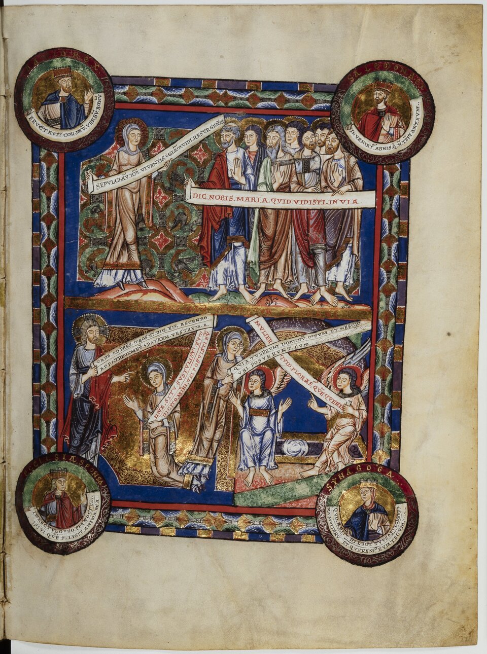 Średniowieczna iluminacja na pergaminie, podzielona na dwie główne sceny w bogato zdobionej ramie. W górnej części grupa apostołów rozmawia z kobietą stojącą naprzeciw nich; postacie mają aureole i długie szaty, a nad nimi biegnie wstęga z łacińskim napisem. W dolnej części przedstawiono sceny z udziałem aniołów i kobiet przy pustym grobie, również opatrzone inskrypcjami. W narożnikach znajdują się medaliony z popiersiami proroków. Całość utrzymana jest w intensywnych barwach błękitu, czerwieni i złota, z widocznymi śladami postarzenia pergaminu.