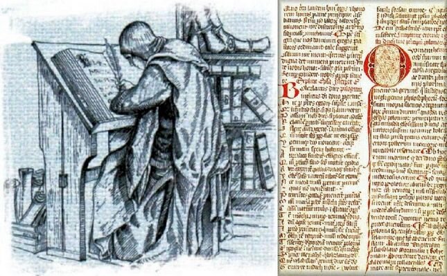 Ilustracja przedstawia postać mnicha zapisującego coś w księdze leżącej na pulpicie. W tle regał z księgami. Mnich używa pióra ptaka do zapisywania tekstu. Obok niego ukazana jest strona tekstu z księgi. Tekst zapisany jest odręcznym pismem. Kilka liter rozpoczynających akapit jest sporządzana w ozdobnym stylu i wyróżniona czerwonym atramentem.