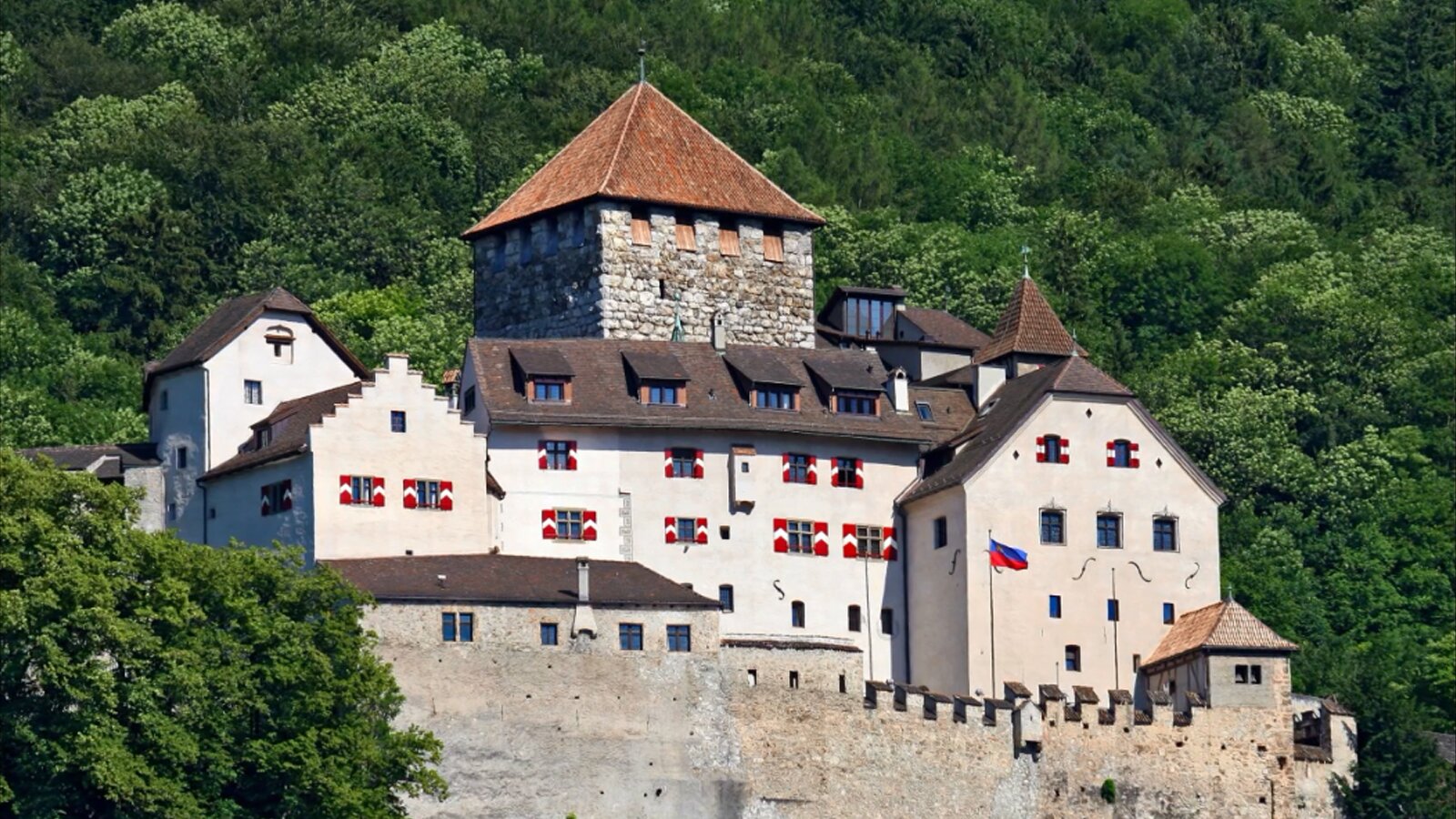 ilustracja przedstawia Zamek w Vaduz.