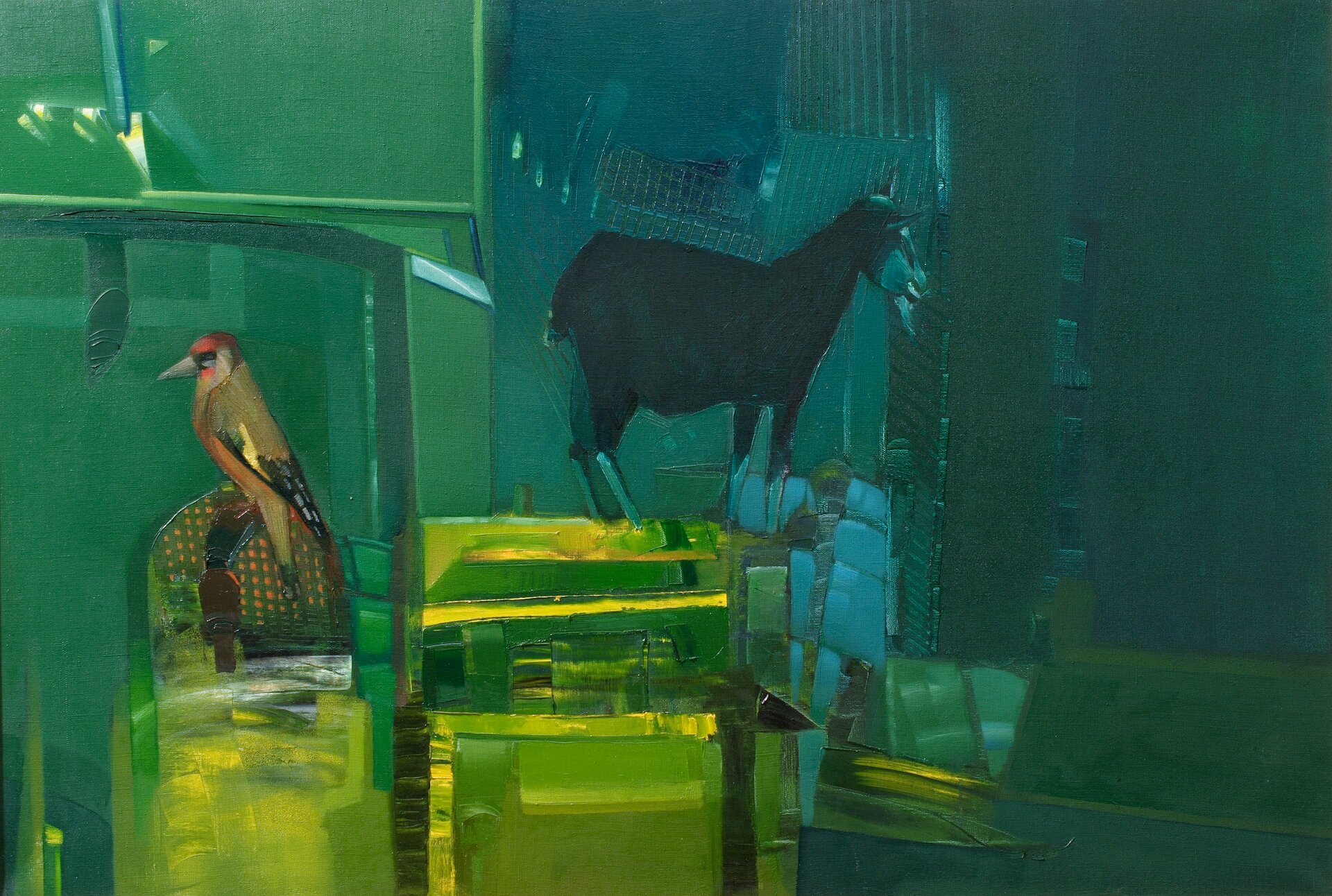 Ilustracja przedstawia obraz olejny „Rozstanie”, autorstwa Piotra Klugowskiego. Dzieło ukazuje kompozycję na pograniczu abstrakcji i figuracji. W centrum znajduje się kolorowy dzięcioł i ciemna sylwetka kozy. Odwrócone do siebie tyłem postacie zwierząt namalowane są syntetycznie. Umieszczone są na oddzielnych podestach, składających się z malowanych impasto, różnej wielkości, zielono‑żółtych brył. Tło podzielone jest na dwie płaszczyzny. Dzięcioł znajduje się na tle mniejszego, zielonego prostokąta natomiast koza na tle większego niebiesko‑zielonego. Obraz cechuje się dużym, niemal kubistycznym uproszczeniem form. Dla artysty nie jest ważny detal. Przy pomocy prostych środków wyrazu stara się oddać charakter przedstawionych przedmiotów. Praca wykonana została w wąskiej, niebiesko‑zielonej gamie barw z akcentami żółci.