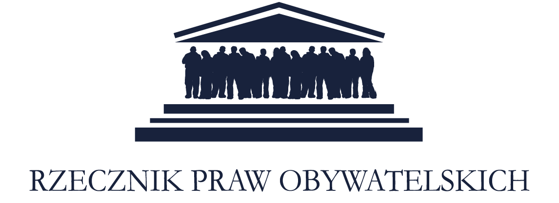 Kliknij, aby powiększyć Ilustracja przedstawia uproszczony widok budynku. Podstawa budynku jest w kształcie trzech podłużnych prostokątnych, usytuowanych jeden na drugim, z niewielkimi przerwami schodów. Na podstawie stoją ludzie. Nad nimi dach w kształcie trójkąta. Na dole jest napis Rzecznik Praw Obywatelskich.