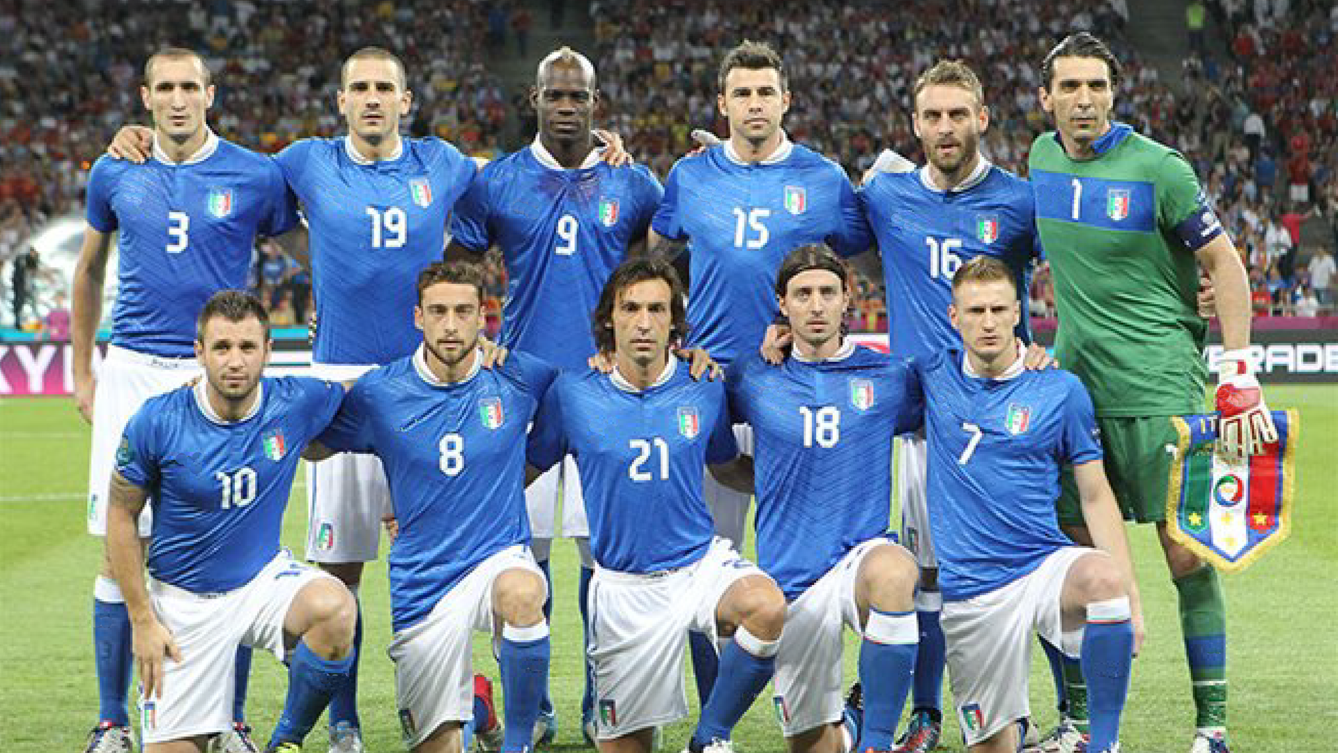 Zdjęcie przedstawia reprezentację Włoch w piłce nożnej.