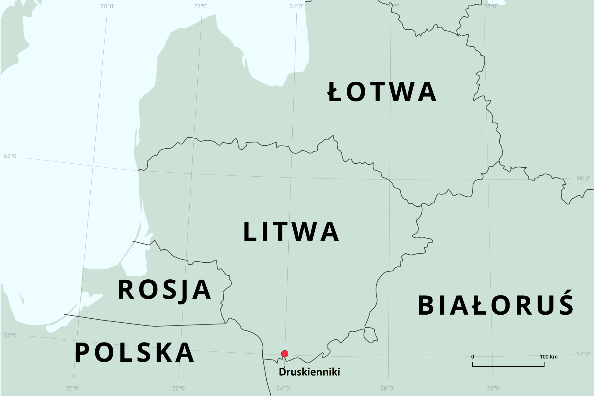 Mapa polityczna przedstawiająca Litwę oraz kraje sąsiadujące – Rosję, Polskę, Białoruś, Łotwę. Lądy oznaczono kolorem jasnozielonym, Morze Bałtyckie nieco jaśniejszym odcieniem koloru zielonego. Granice państw czarnymi liniami. W prawym dolnym rogu pozioma podziałka z odcinkiem oznaczonym jako sto kilometrów. Mapa pokryta siatką południków i równoleżników co dwa stopnie. Przy granicy Litwy i Białorusi, niedaleko Polski czerwoną kropką oznaczono Druskienniki. 