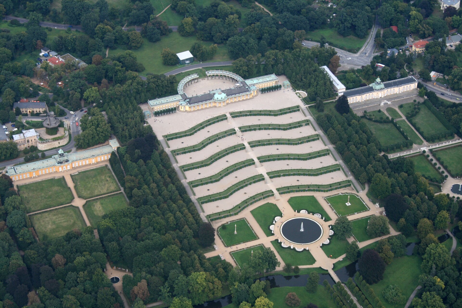 Pałac Sanssouci w Poczdamie Pałac Sanssouci w Poczdamie Źródło: Sven Scharr, Wikimedia Commons, licencja: CC BY 3.0.