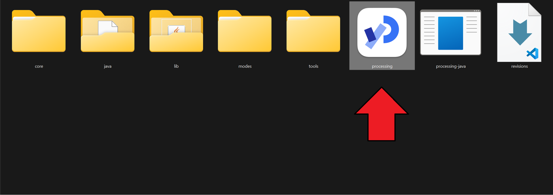 Ilustracja przedstawia zrzut ekranu z eksploratora plików, otwarto pobrany i rozpakowany folder środowiska Processing. Pliki ułożone są w linii prostej, od lewej: core, java, lib, modes, tools, processing, processing‑java, revisions.
Pod plikiem processing znajduje się czerwona strzałka, która wskazuje na plik.
