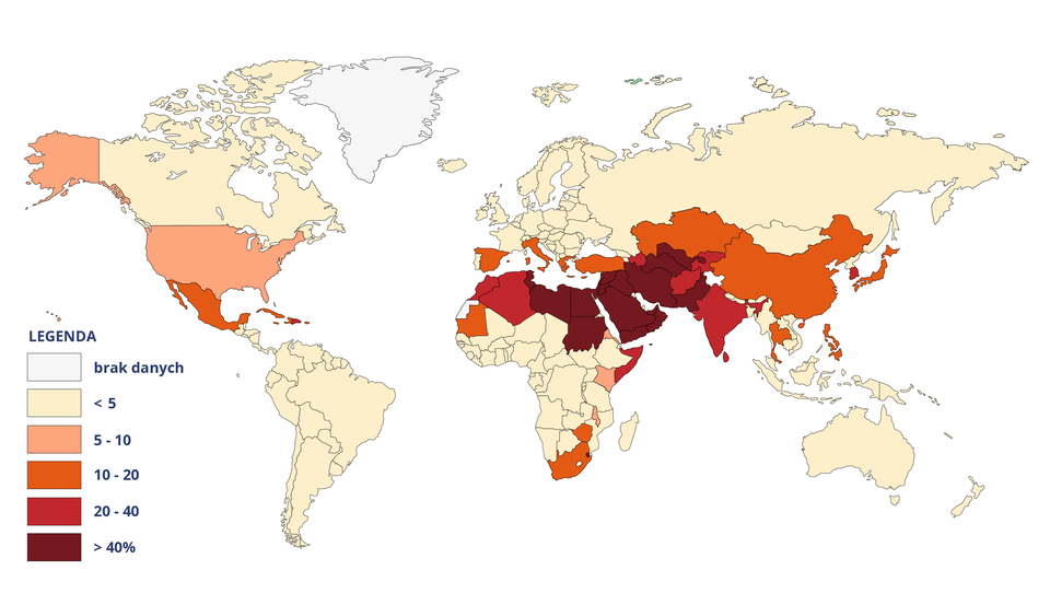 Na mapie świata przedstawiono kraje według zużycia wody na świecie przez sektor rolnictwa w procentach zasobów odnawialnych. Poniżej 5%: Kanada, kraje Ameryki Łacińskiej, cała Ameryka Południowa, znaczna część Afryki - szczególnie zachodnia, środkowa i południowo-zachodnia i południowo-wschodnia, znaczna część Półwyspu Arabskiego (Arabia Saudyjska, Oman, Jemen, KAtar, Zjednoczone Emiraty Arabskie), niemal cała Europa z wyjątkiem Grecji, Włoch, Hiszpanii, Portugalii i Turcji, Islandia, cały obszar Rosji, Mongolia, Japonia, Indonezja, Malezja, Laos, Kambodża, Birma, Nepal, Bangladesz, Australia, Nowa Zelandia. Zużycie wody w przedziale od 5 do 10% dotyczy głównie USA, Kenii, Senegalu, Portugalii, Włoch. Zużycie wody w przedziale od 10 do 20% dotyczy RPA, Zimbabwe, Meksyku, Mauretanii, Hiszpanii, Grecji, Kazachstanu, Chin, Tajlandii. Zużycie wody w przedziale od 20 do 40%: Maroko, Algieria, Somalia, Indie, Afganistan. Największe zużycie wody powyżej 40% dotyczy takich krajów jak: Tunezja, Libia, Egipt, Sudan, Jordania, Syria, Irak, Iran, Pakistan, Uzbekistan, Turkmenistan, Kirgistan.