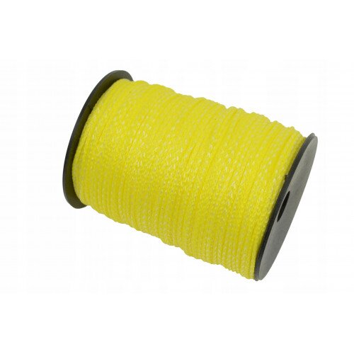 Zdjęcie przedstawia sznur murarski w żółtym kolorze, nawinięty na szpulę.