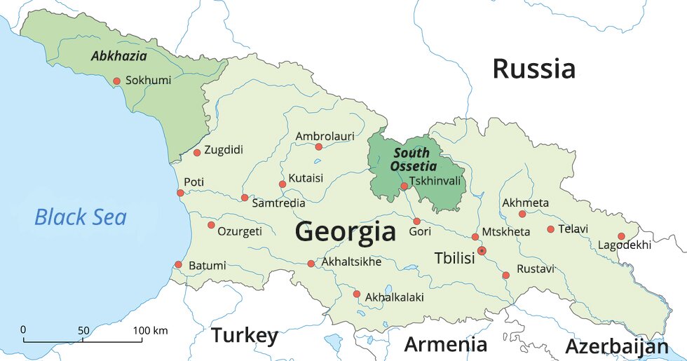Na ilustracji mapa polityczna. Abchazja, Abkhazia i Południowa Osetia, South Ossetia na terytorium Gruzji, Georgia. Państwa te wydzielone w obrębie Gruzji. Gruzja graniczy na północy z Rosją, Russia, na południu z Turcją, Turkey, Armenią, Armenia i Azerbejdżanem, Azerbaijan. Z lewej strony Morze Czarne, Black Sea.  